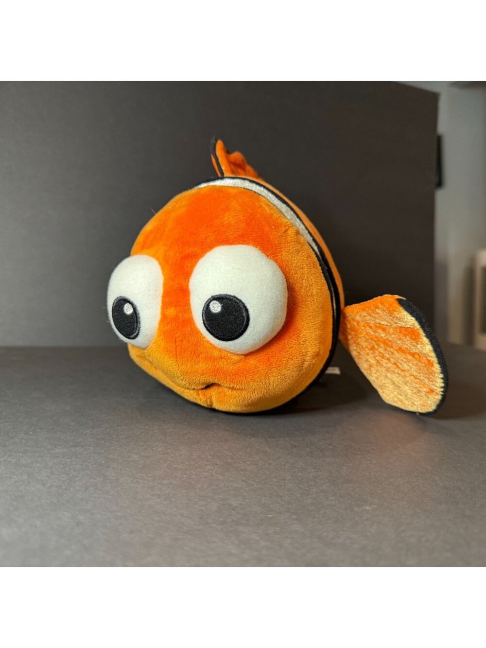 HK31 - "Disney Parks Finding Nemo Plush Press Here Orange Clownfish Toy Nonworki